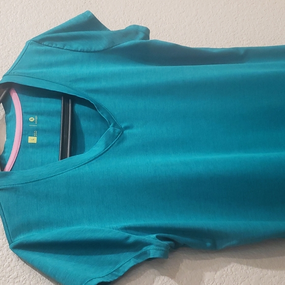 Workout top! - Picture 3 of 3